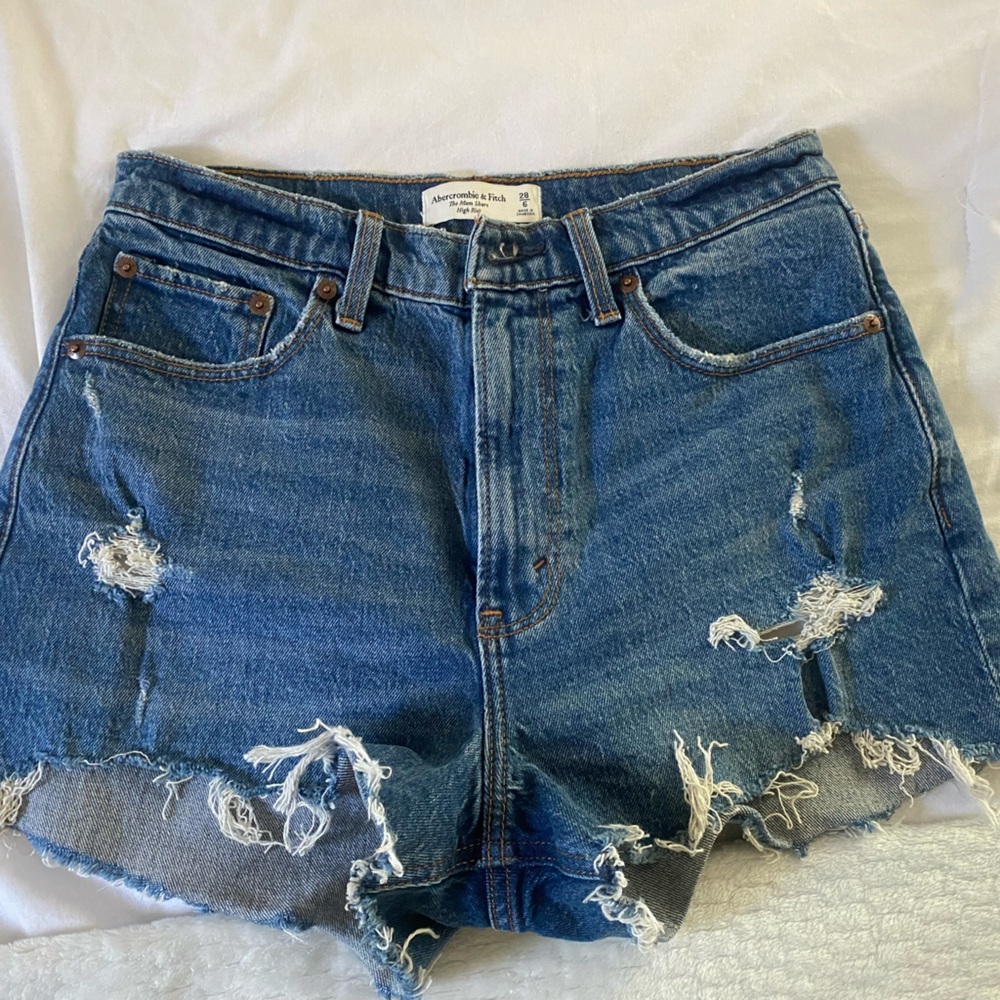 Abercrombie and fitch curve love mom short never worn